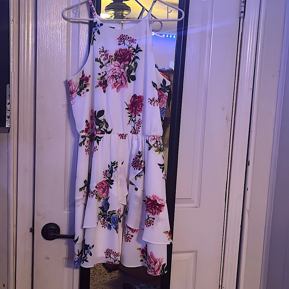 Wore it to a wedding once it hits right above the knees very comfortable